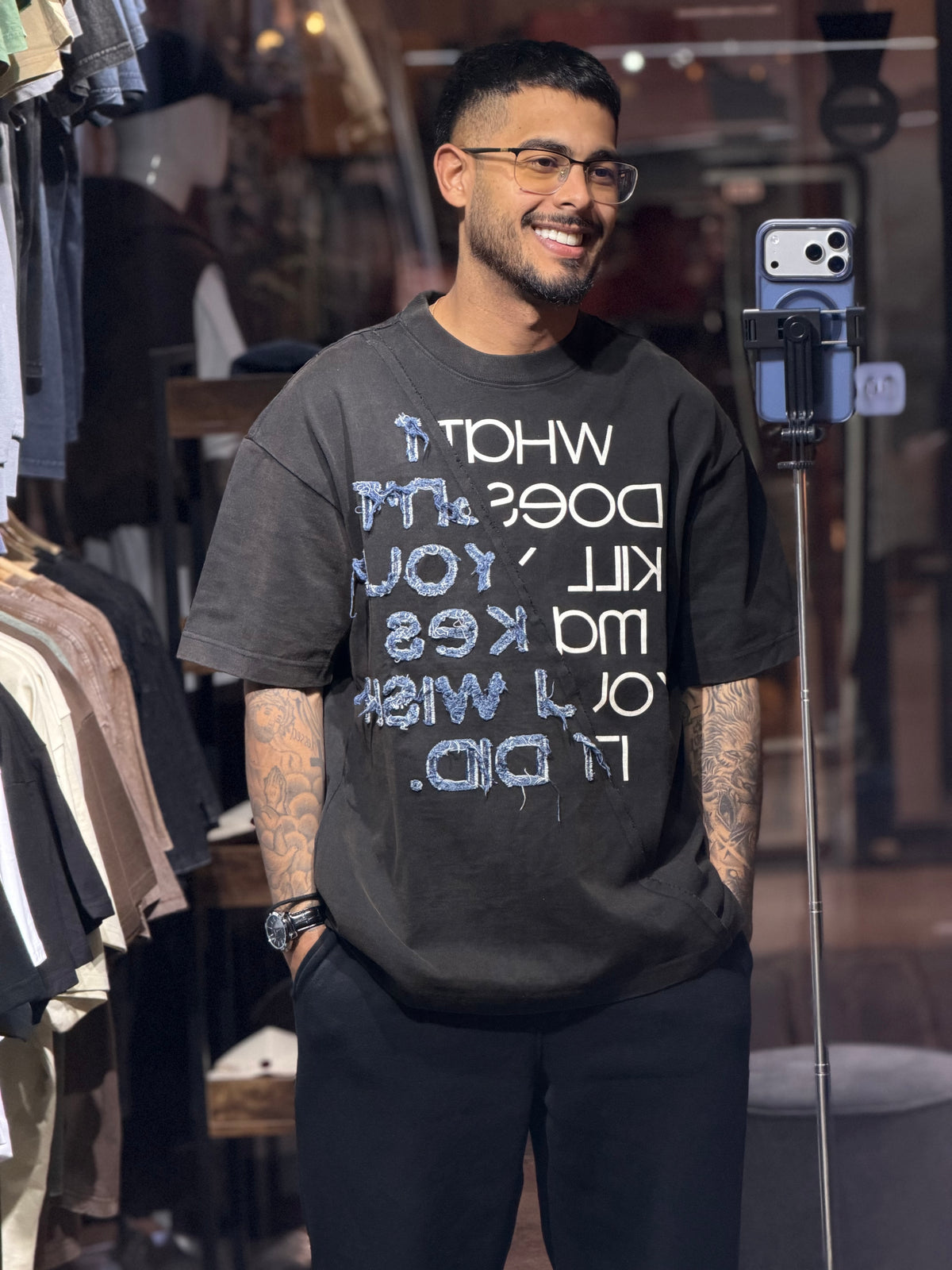 Polera Oversize Gris acero - "WHAT DOESN'T KILL"