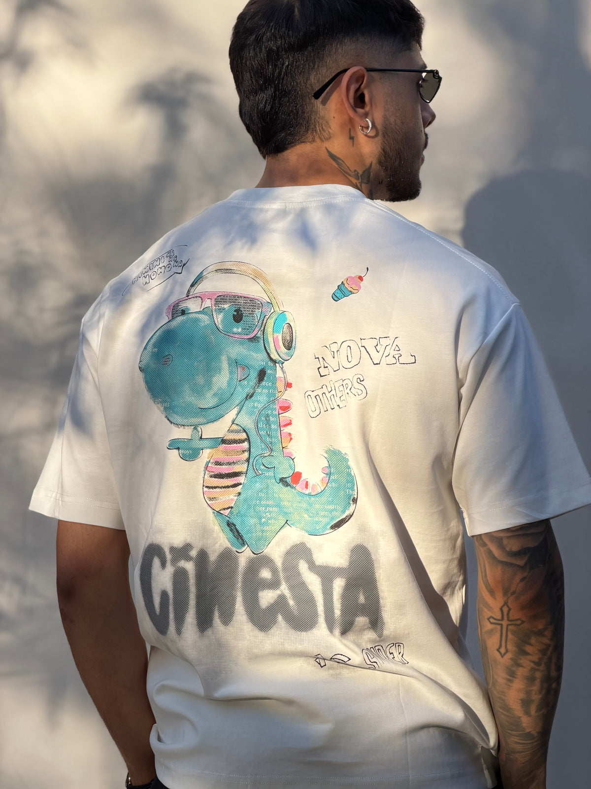 Polera Blanca Oversize - "Hippo Street"