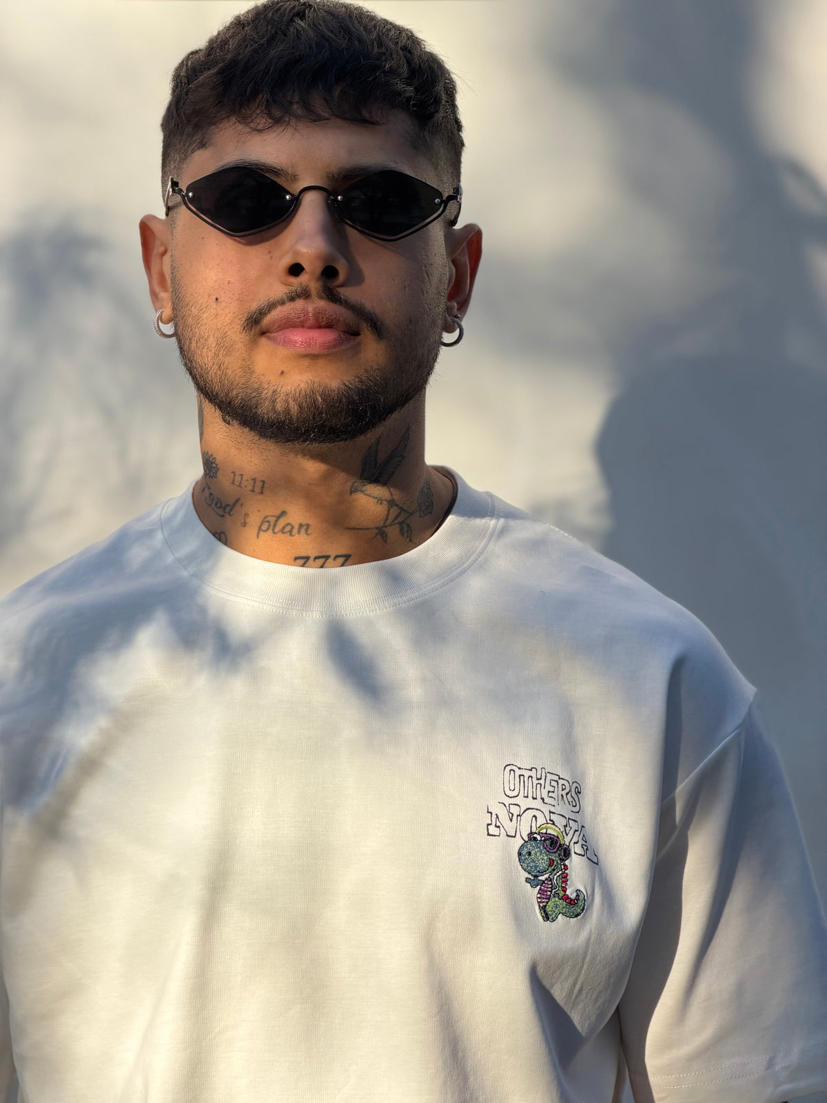 Polera Blanca Oversize - "Hippo Street"
