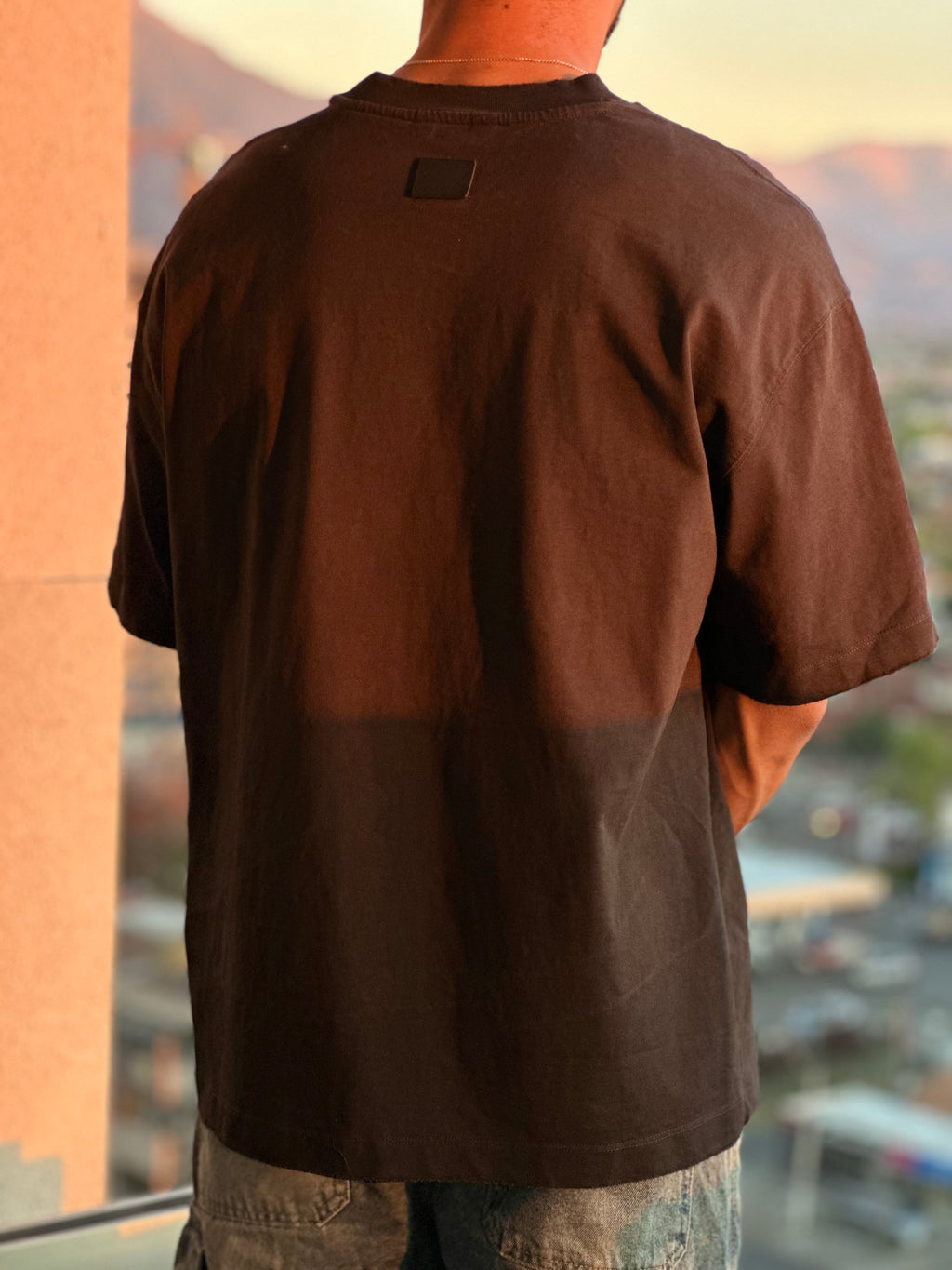 Polera Oversize estampado frontal - Negra